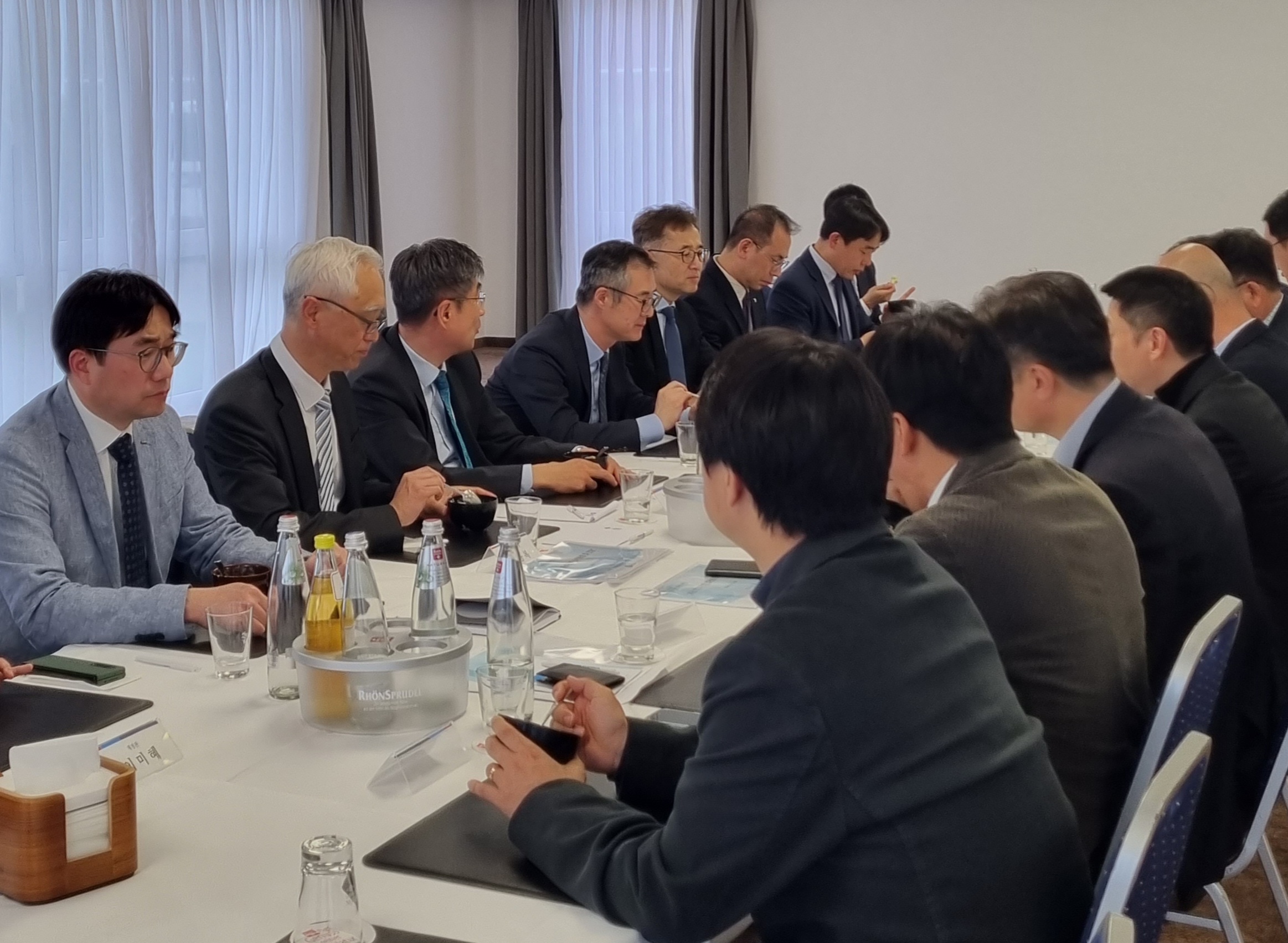 Treffen mit den Vertretern führender koreanischer Unternehmen in Deutschland